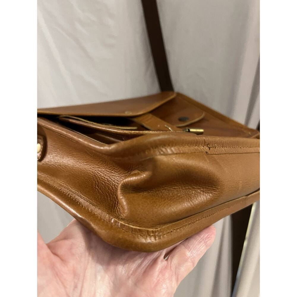 Brown Leather Messenger Bag Vintage 11x10x3 Some Wear And Buckle Is Loose As Is - Picture 5 of 16